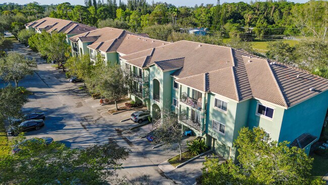Foto del edificio - 340 Crestwood Cir