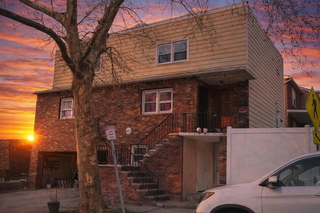 Building Photo - 300 Cator Ave