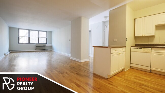 Building Photo - 1447 N Dearborn St