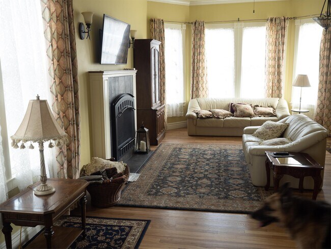 Foto del edificio - 202 N Pleasant St