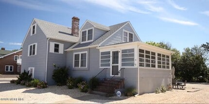 Building Photo - 16 N Bayview Ave
