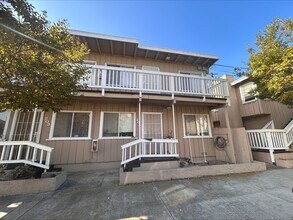 Building Photo - 209-209 Acacia Ave