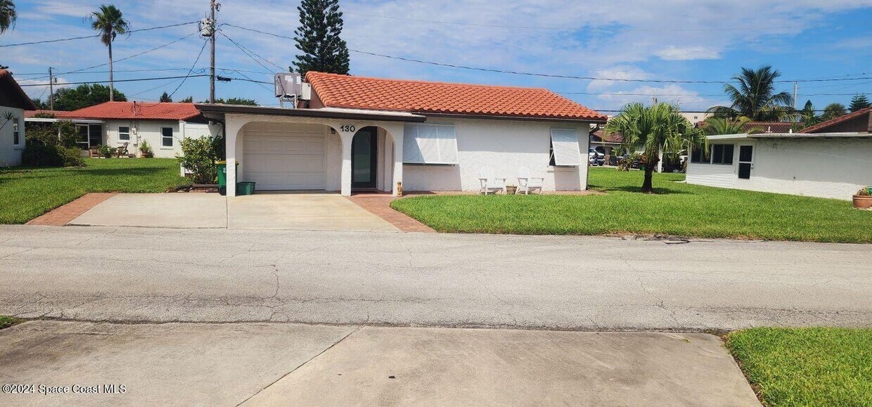 Primary Photo - 130 Hacienda St