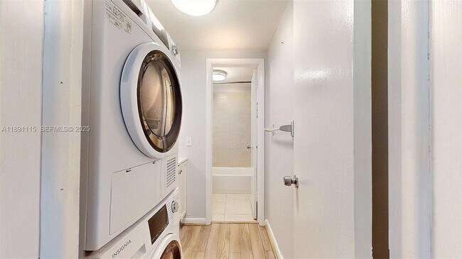 Foto del edificio - 4850 SW 63rd Terrace