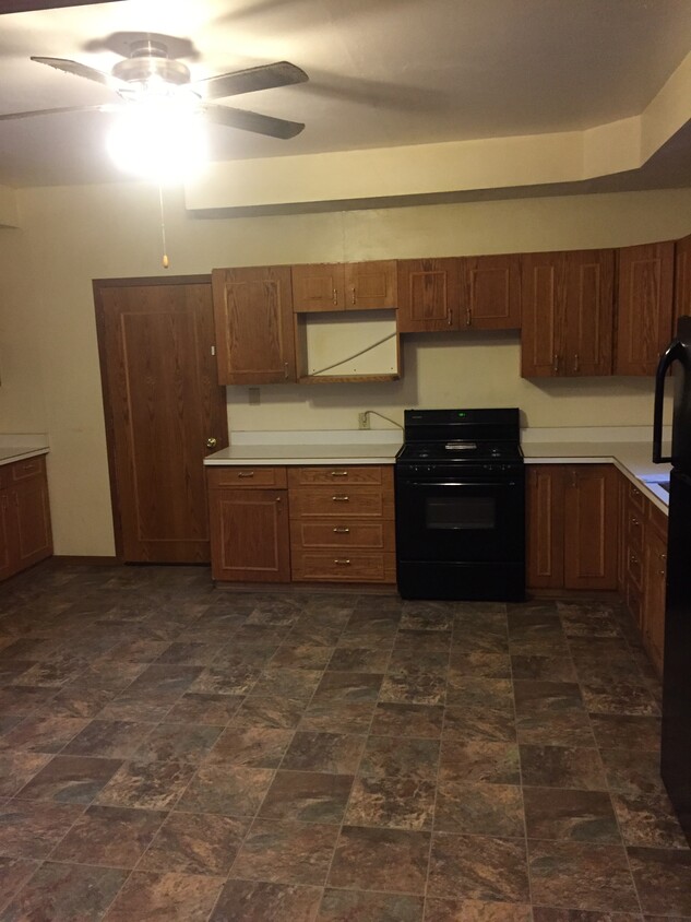 Kitchen - 813 W 9th Ave