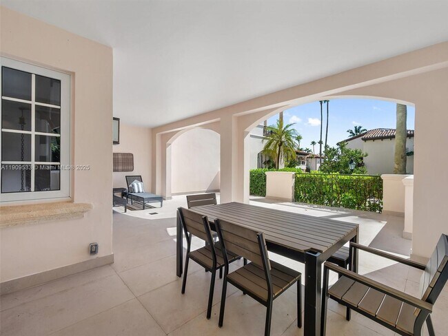 Foto del edificio - 19116 Fisher Island Dr