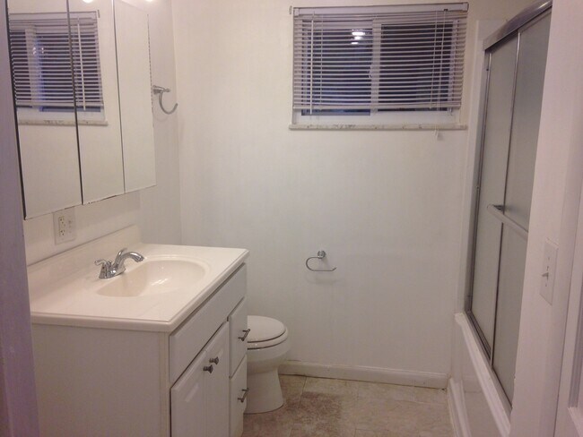 Foto del edificio - 353 Gilmore St