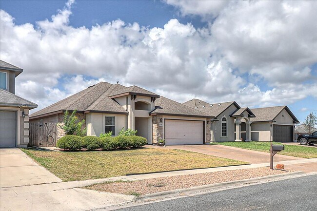 Building Photo - 6105 Maximus - 3/bed 2/bath - $2,250/month