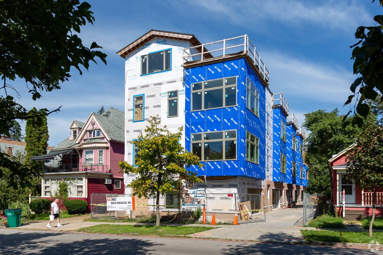 Building Photo - 197 W Utica St