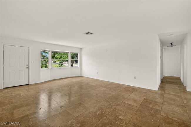 Building Photo - 2150 Aruba Ave