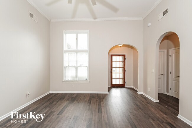 Building Photo - 995 Valley Cir