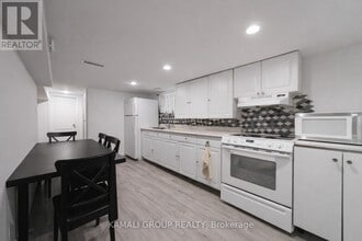 Building Photo - 46 Centre St E