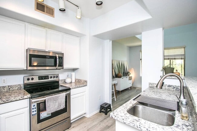 Foto del edificio - 2402 E 5th St