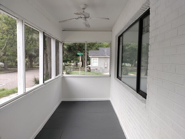 Foto del edificio - 1695 W 2nd St