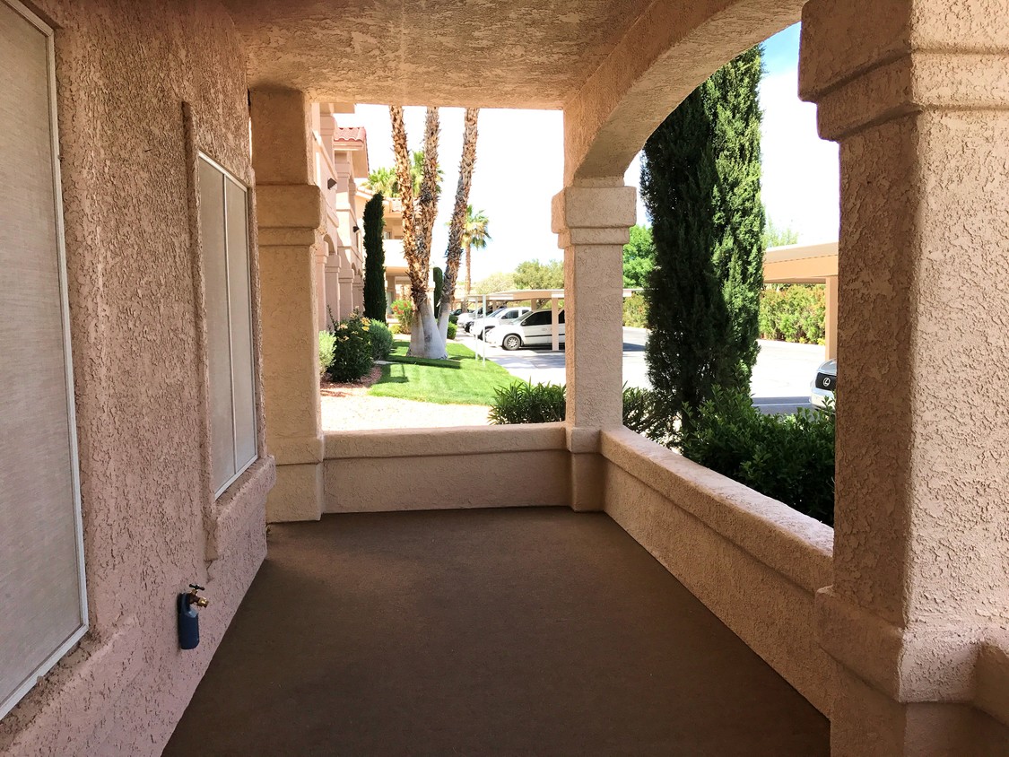 Large Covered Patio - 517 W Mesquite Blvd