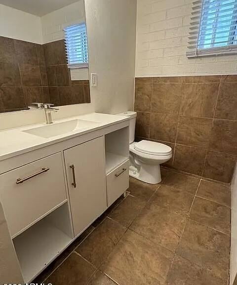 Building Photo - 3404 N Neva Ave