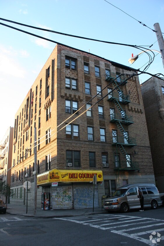 Foto del edificio - 466 Concord Ave