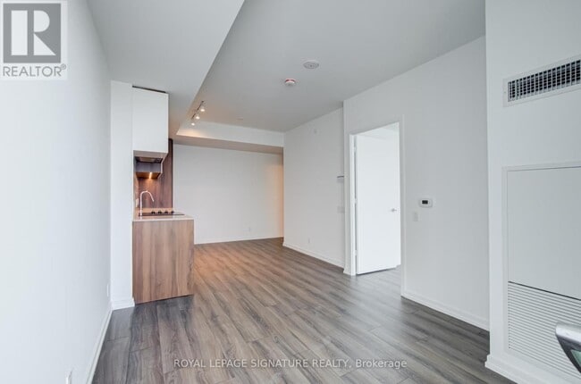 Photo du bâtiment - 1000-1000 Portage Pkwy