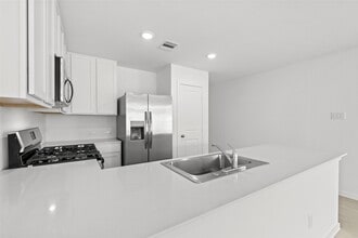 Building Photo - 214 Forest W St