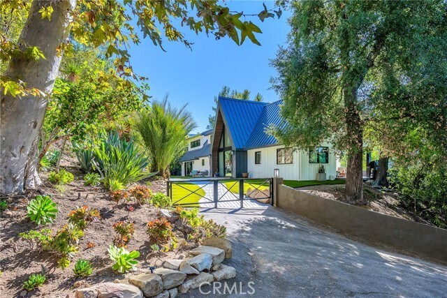 Foto del edificio - 24301 Sylvan Glen Rd