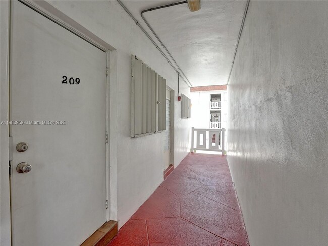 Building Photo - 1330 NW 43rd Ave