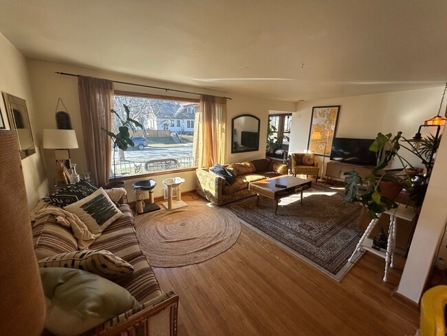 Building Photo - 3012 S Herman St