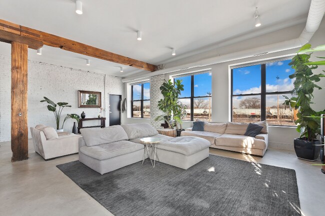 Foto del edificio - 2419 W 19th St