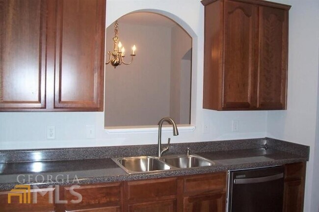 Building Photo - 532 Georgia Way