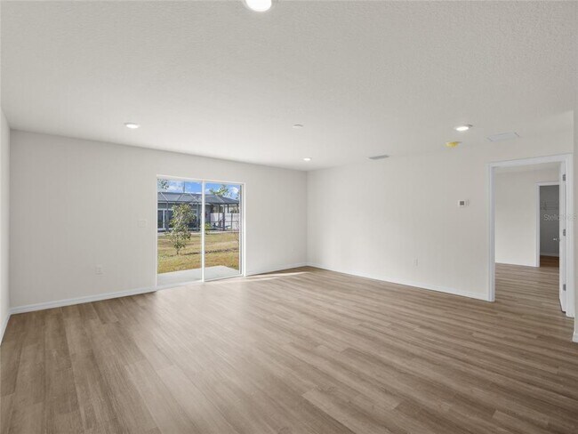 Building Photo - 5255 Farmington Ave