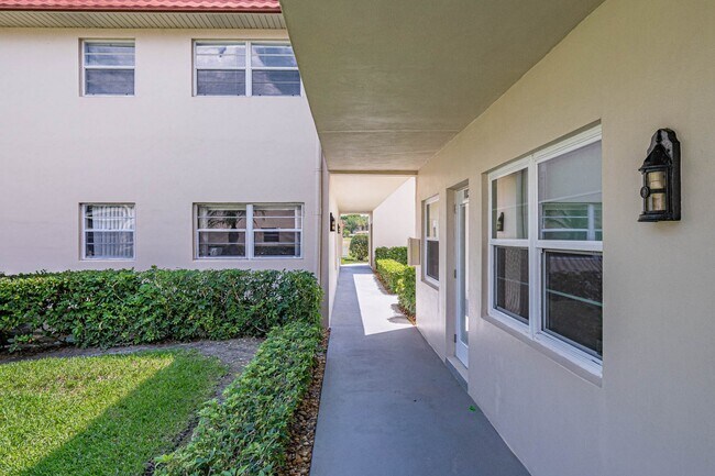 Building Photo - 11 Vista Palm Ln