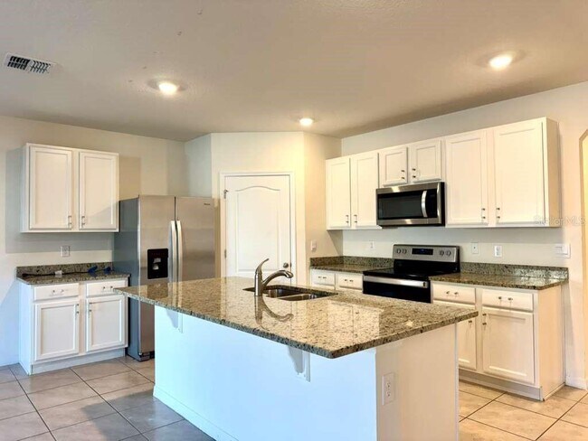 Foto del edificio - 6833 Cranes Roost Rd