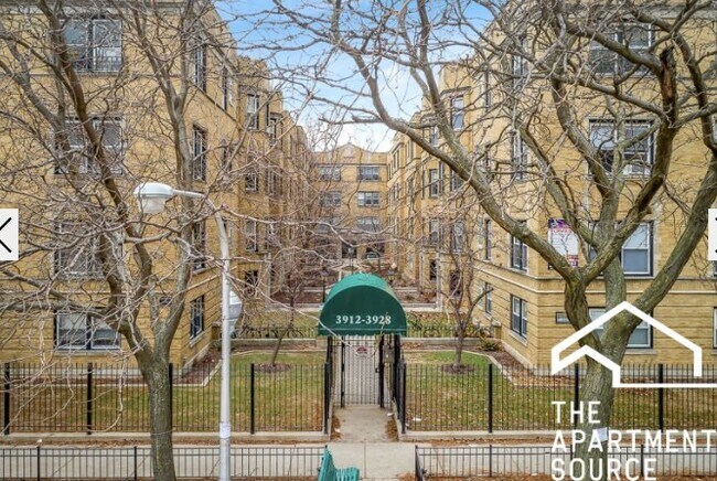 Building Photo - 3918 N Pine Grove Ave