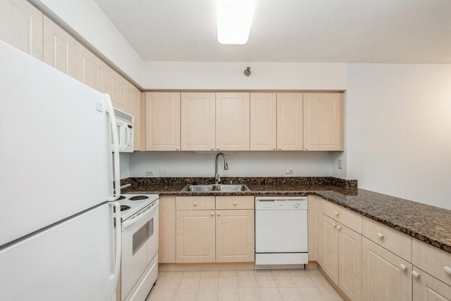 Building Photo - 512 N McClurg Ct