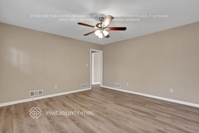 Foto del edificio - 5801 Oakleaf Dr