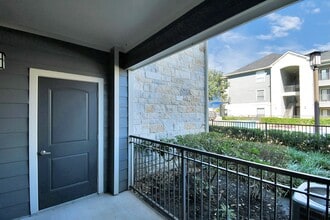 Building Photo - 6777 Sommerall Dr