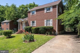 Building Photo - 104 S Columbus St