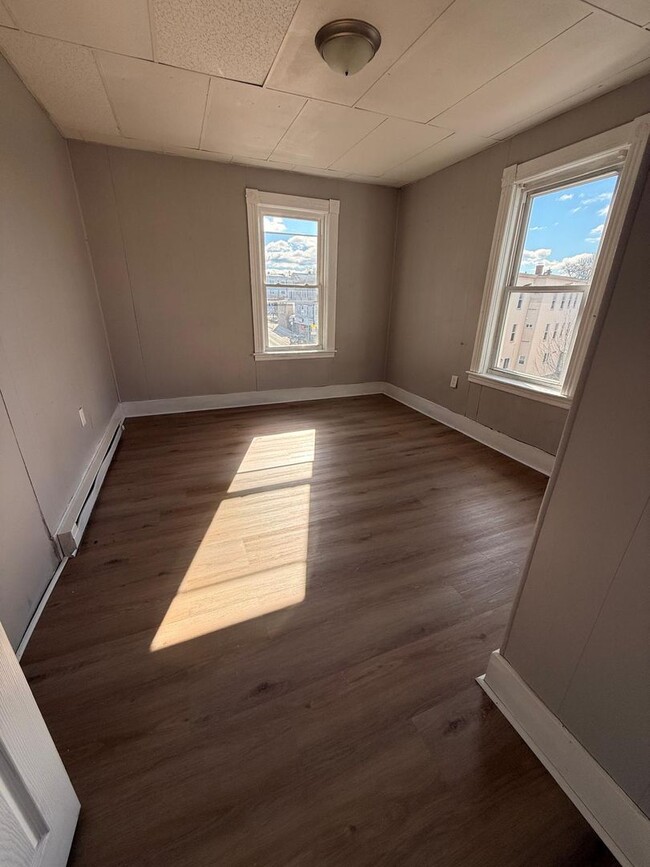 Building Photo - 273 Grafton St