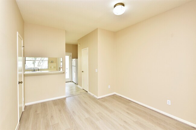 Foto del edificio - 2930 Grants Lake Blvd