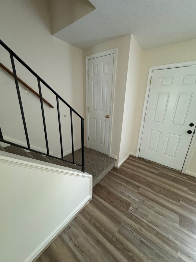 Foto del edificio - 376 Woodstock Ln