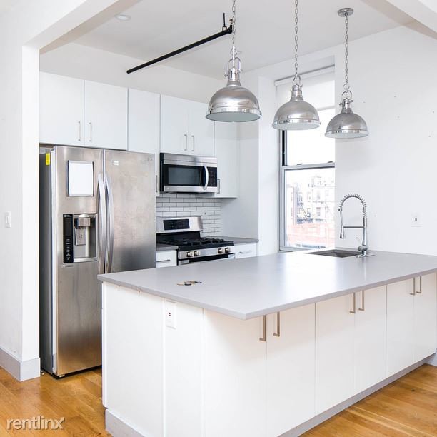 Primary Photo - 347 Lorimer St
