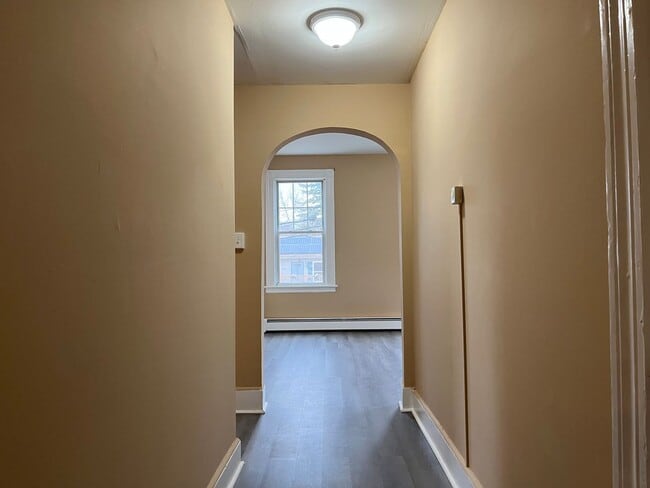 Building Photo - 640 Arch St
