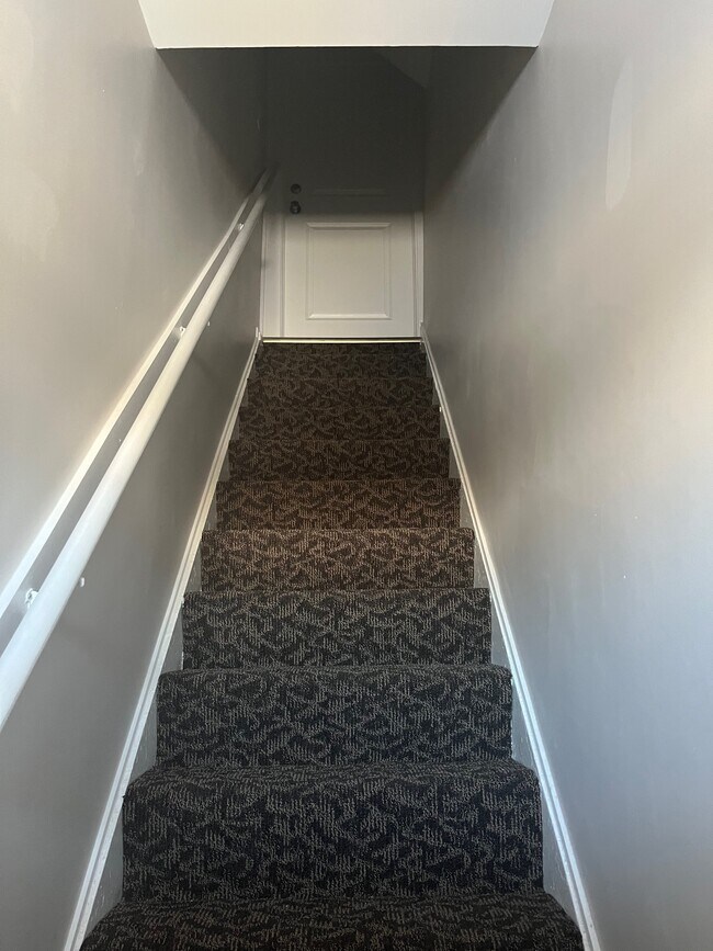 Entrada principal a la unidad 2 - 138 N 14th Ave