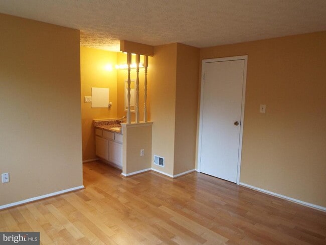 Building Photo - 3656 Woodhaven Ct