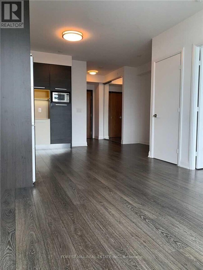 Photo du bâtiment - 36 Park Lawn Rd