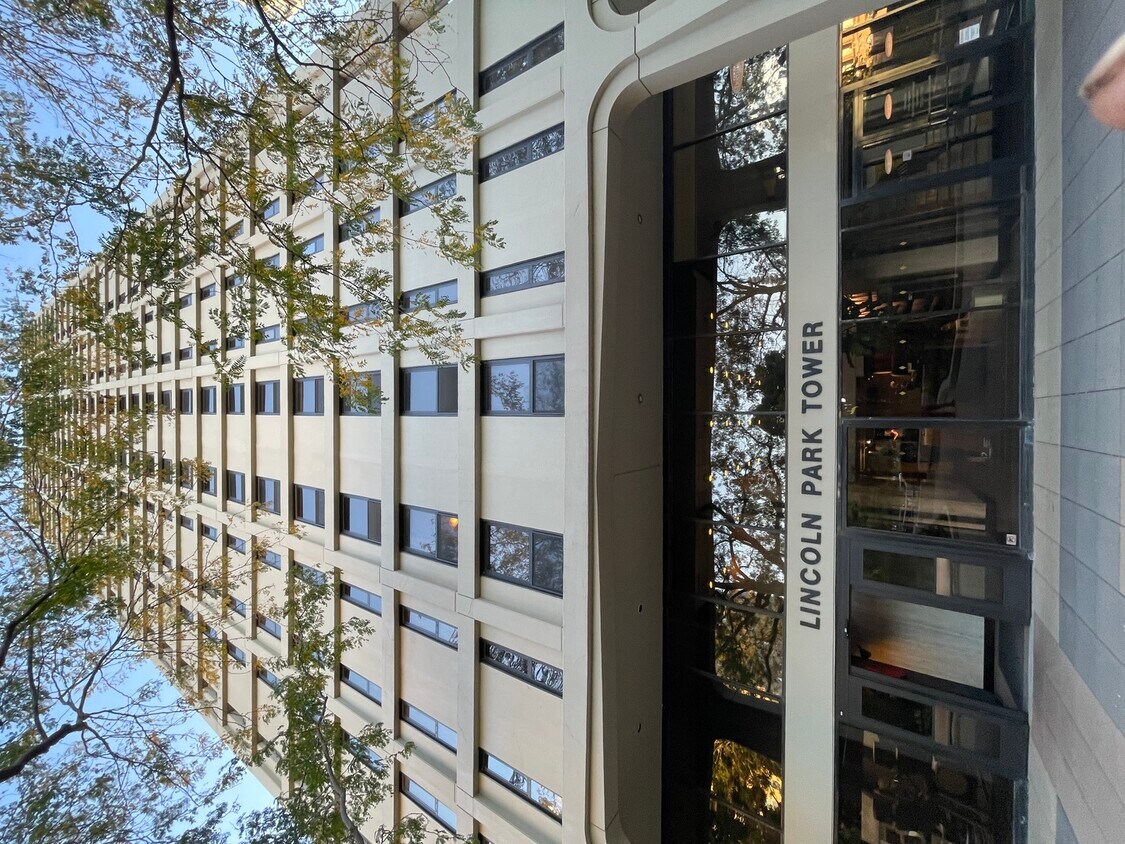 Foto principal - 1960 N Lincoln Park W