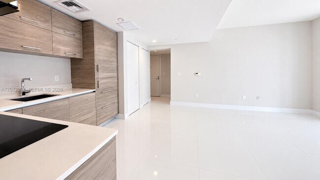 Foto del edificio - 1300 S Miami Ave