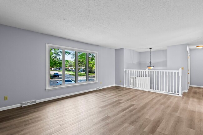 Foto del edificio - 204 Saxon Dr