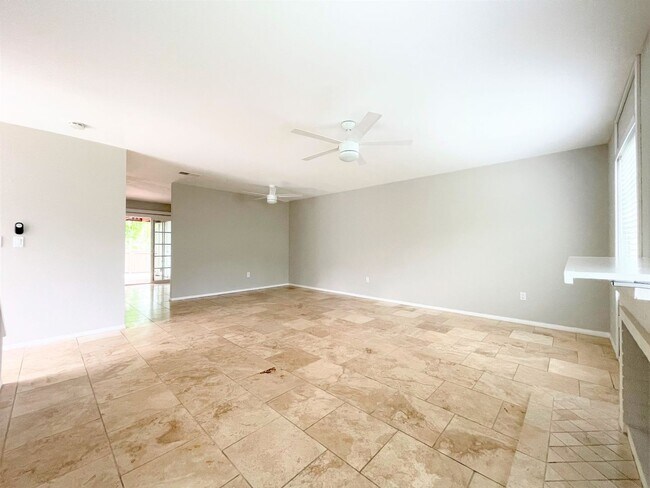 Building Photo - Charming Townhome in Desirable Calavera Hills!