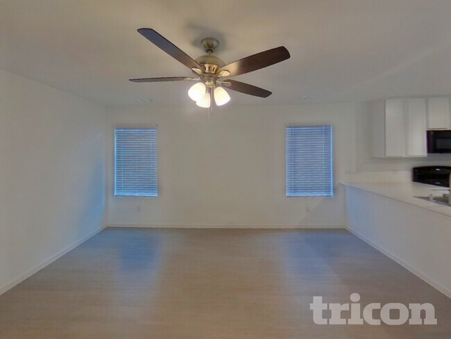 Building Photo - 913 Mossycup St