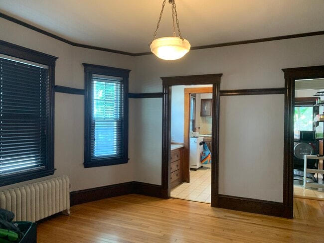 Building Photo - 212 Maplewood St
